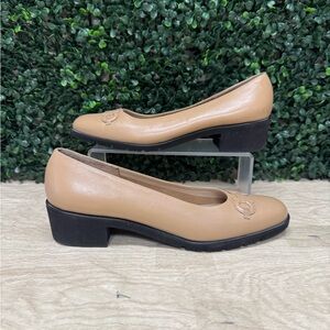 Salvatore Ferragamo Pumps - W8.5